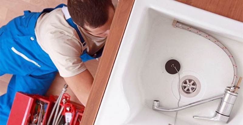 what-do-plumbers-use-to-unclog-drains